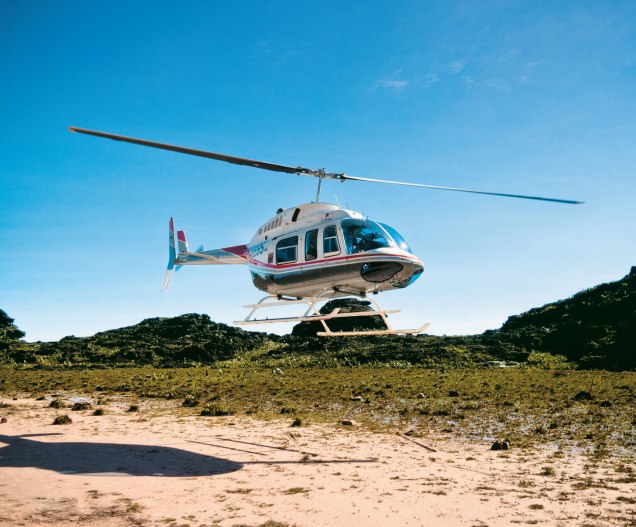 O helic&oacute;ptero que leva ao cume do Monte Roraima desde Santa Elena