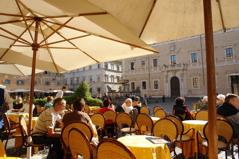 Piazza Santa Maria in <a href="https://viajeaqui.abril.com.br/estabelecimentos/italia-roma-atracao-ruas-de-trastevere" rel="Trastevere">Trastevere</a>, um dos bairros charmosinhos de <a href="https://viajeaqui.abril.com.br/cidades/italia-roma" rel="Roma" target="_self">Roma</a>