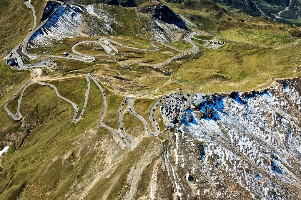 Rodovia atravessando os Alpes em Grossglockner