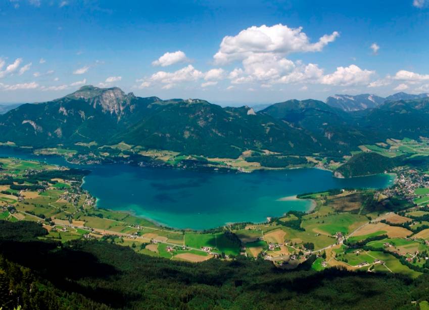 Vista aérea do lago Wolfgangsee Vista aérea do lago Wolfgangsee