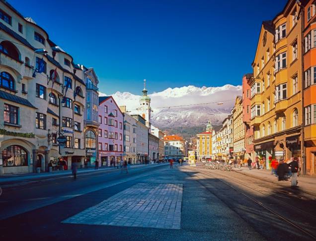 Rua Maria Teresa da Áustria, no coração de Innsbruck Rua Maria Teresa da Áustria, no coração de Innsbruck