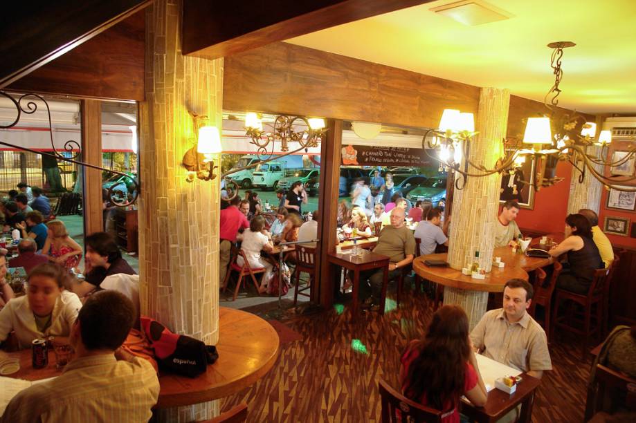 Movimentação no Botequim Joaquina, na Cobal do Humaitá, mercado que virou point por causa dos bares e restaurantes Movimentação no Botequim Joaquina, na Cobal do Humaitá, mercado que virou point por causa dos bares e restaurantes