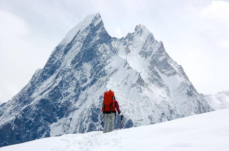 <strong>Glaciar Baltoro e K2 (Paquistão)</strong>        Um imenso corredor de gelo leva ao segundo maior pico do mundo, o K2, no Paquistão. O caminho que começa seguindo rios gelados leva até 15 dias para ser completado e passa por glaciares e montanhas de granito que chegam a ter mais de seis mil metros de altura