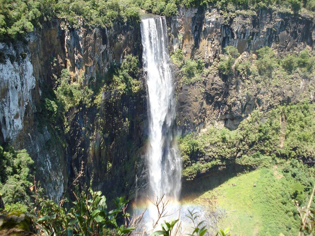 O&nbsp;<a href="https://viajeaqui.abril.com.br/estabelecimentos/br-pr-prudentopolis-atracao-salto-sao-francisco" rel="Salto S&atilde;o Francisco" target="_blank"><strong>Salto S&atilde;o Francisco</strong></a>&nbsp;&eacute; a cachoeira mais alta da regi&atilde;o de&nbsp;<strong>Prudent&oacute;polis</strong>, no&nbsp;<a href="https://viajeaqui.abril.com.br/estados/br-parana" rel="Paran&aacute;" target="_blank"><strong>Paran&aacute;</strong></a>. H&aacute; um mirante para observar a queda de 196 metros
