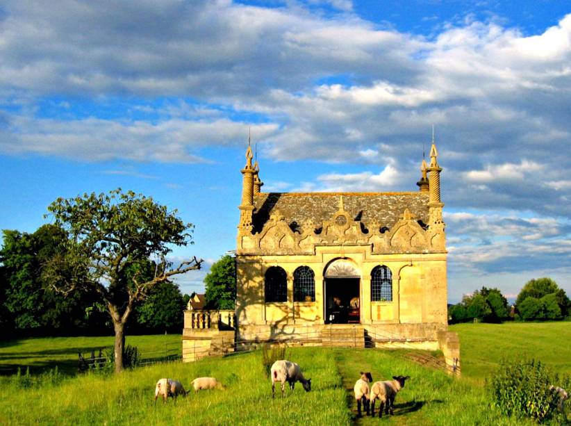 As acomodações em Cotswolds são aconchegantes e supercharmosas. É o caso da "The East Banqueting House" (foto), que tem arquitetura única e fica no topo de uma colina