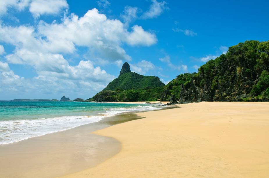 <a href="https://viajeaqui.abril.com.br/estabelecimentos/br-pe-fernando-de-noronha-atracao-praia-do-bode" rel="Praia do Bode - Fernando de Noronha" target="_blank"><strong>Praia do Bode - Fernando de Noronha</strong></a>        Quem n&atilde;o se arriscar a entrar na &aacute;gua por causa das ondas, que s&atilde;o fortes, pode contemplar a beleza local de cima da Pedra do Bode, que serve como mirante.
