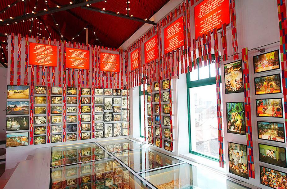 <strong>10. <a href="https://viajeaqui.abril.com.br/estabelecimentos/br-pe-recife-atracao-paco-do-frevo" rel="PAÇO DO FREVO" target="_blank">PAÇO DO FREVO</a> </strong>(550 metros) Espécie de endereço oficial do frevo, a história do ritmo é contada numa criativa linha do tempo. <em>Praça do Arsenal da Marinha, 91, Recife Antigo. R$ 6</em> <strong>10. <a href="https://viajeaqui.abril.com.br/estabelecimentos/br-pe-recife-atracao-paco-do-frevo" rel="PAÇO DO FREVO" target="_blank">PAÇO DO FREVO</a> </strong>(550 metros) Espécie de endereço oficial do frevo, a história do ritmo é contada numa criativa linha do tempo. <em>Praça do Arsenal da Marinha, 91, Recife Antigo. R$ 6</em>