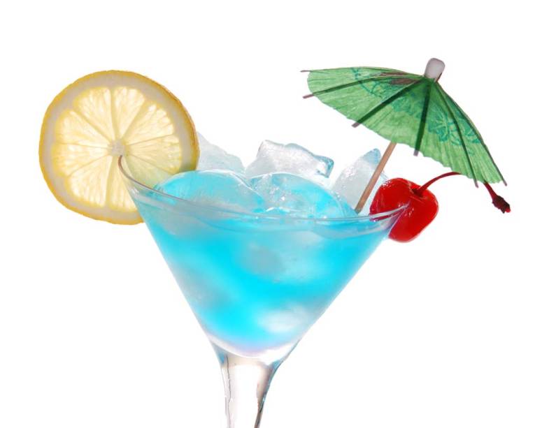 O famoso licor de laranja Curaçao Blue tem a mesma cor azul das águas que cercam a ilha O famoso licor de laranja Curaçao Blue tem a mesma cor azul das águas que cercam a ilha