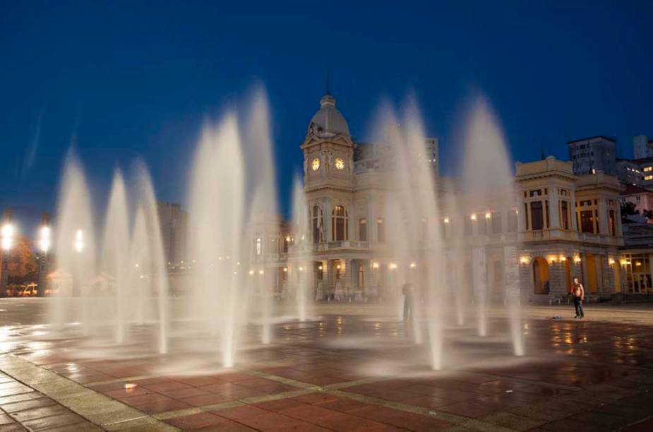 <strong>11. <a href="https://viajeaqui.abril.com.br/estabelecimentos/br-mg-belo-horizonte-atracao-de-artes-e-oficios" rel="Museu de Artes e Of&iacute;cios" target="_self">Museu de Artes e Of&iacute;cios</a>, <a href="https://viajeaqui.abril.com.br/cidades/br-mg-belo-horizonte" rel="Belo Horizonte" target="_self">Belo Horizonte</a>, <a href="https://viajeaqui.abril.com.br/estados/br-minas-gerais" rel="Minas Gerais" target="_self">Minas Gerais</a></strong>                    Localizado na bela esta&ccedil;&atilde;o de trem, datada de 1922, o museu tem por objetivo fazer um tributo aos trabalhadores brasileiros. Em seu acervo, h&aacute; objetos de of&iacute;cios como transporte, cer&acirc;mica, tecido e minera&ccedil;&atilde;o