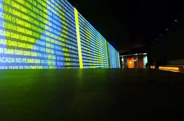 <strong>2. <a href="https://viajeaqui.abril.com.br/estabelecimentos/br-sp-sao-paulo-atracao-museu-da-lingua-portuguesa" rel="Museu da Língua Portuguesa" target="_blank">Museu da Língua Portuguesa</a></strong> Foi o primeiro museu paulistano a apostar nas inovações tecnológicas. Entre elas, um enorme painel audiovisual mostra que gírias, jargões e neologismos fazem de cada cidadão um autor do vocabulário. <a href="https://viajeaqui.abril.com.br/estabelecimentos/br-sp-sao-paulo-atracao-museu-da-lingua-portuguesa/mapa" rel="Veja o mapa" target="_blank">Veja o mapa</a> <strong>2. <a href="https://viajeaqui.abril.com.br/estabelecimentos/br-sp-sao-paulo-atracao-museu-da-lingua-portuguesa" rel="Museu da Língua Portuguesa" target="_blank">Museu da Língua Portuguesa</a></strong> Foi o primeiro museu paulistano a apostar nas inovações tecnológicas. Entre elas, um enorme painel audiovisual mostra que gírias, jargões e neologismos fazem de cada cidadão um autor do vocabulário. <a href="https://viajeaqui.abril.com.br/estabelecimentos/br-sp-sao-paulo-atracao-museu-da-lingua-portuguesa/mapa" rel="Veja o mapa" target="_blank">Veja o mapa</a>
