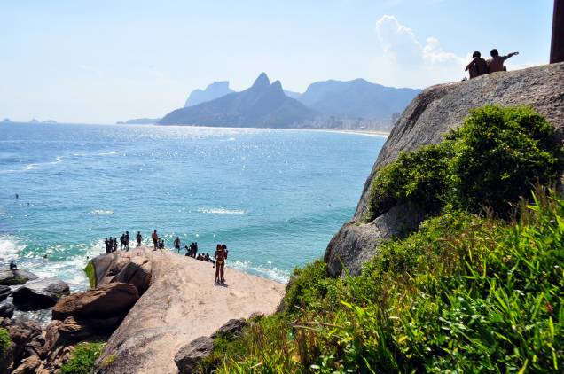 <a href="https://viajeaqui.abril.com.br/estabelecimentos/br-rj-rio-de-janeiro-atracao-praia-do-arpoador" rel="Praia do Arpoador " target="_blank"><strong>Praia do Arpoador </strong></a> A extensão da praia de Ipanema tem uma das melhores arquibancadas para aplaudir o pôr do sol: a pedra do Arpoador (foto). A praia é muito frequentada por surfistas <a href="https://viajeaqui.abril.com.br/estabelecimentos/br-rj-rio-de-janeiro-atracao-praia-do-arpoador" rel="Praia do Arpoador " target="_blank"><strong>Praia do Arpoador </strong></a> A extensão da praia de Ipanema tem uma das melhores arquibancadas para aplaudir o pôr do sol: a pedra do Arpoador (foto). A praia é muito frequentada por surfistas