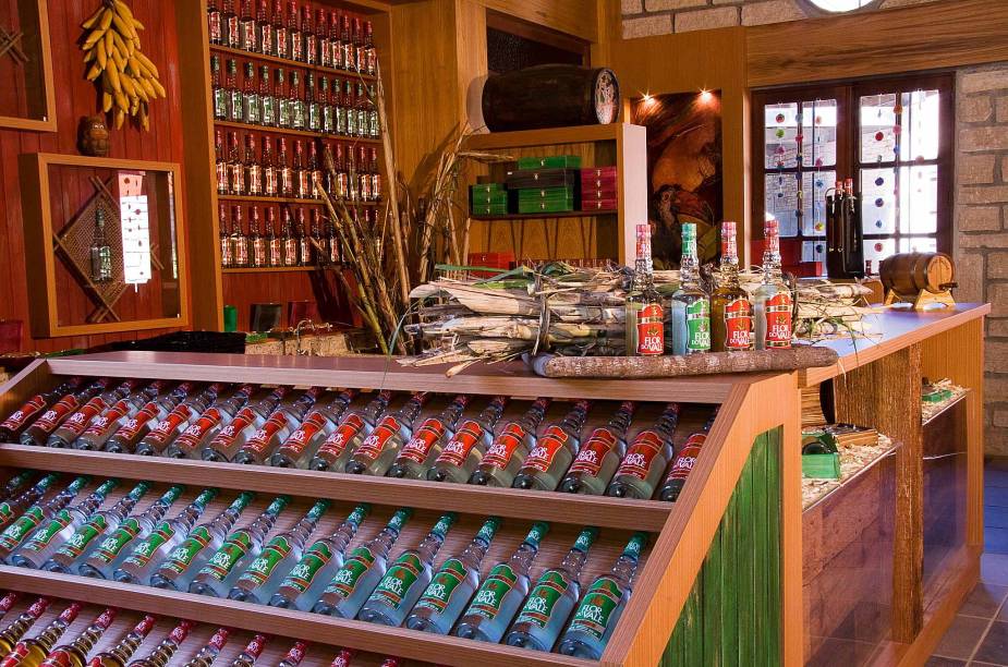 Um dos atrativos da cidade é o <a href="https://viajeaqui.abril.com.br/estabelecimentos/br-rs-canela-atracao-alambique-flor-do-vale" target="_blank">Alambique Flor do Vale</a>. Os turistas podem conhecer o processo de fabricação da cachaça e adquirir produtos “fresquinhos” na lojinha. Um dos atrativos da cidade é o <a href="https://viajeaqui.abril.com.br/estabelecimentos/br-rs-canela-atracao-alambique-flor-do-vale" target="_blank">Alambique Flor do Vale</a>. Os turistas podem conhecer o processo de fabricação da cachaça e adquirir produtos “fresquinhos” na lojinha.