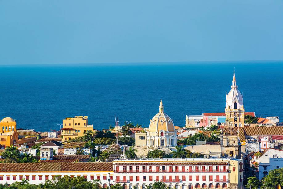 <strong><a href="https://viajeaqui.abril.com.br/cidades/colombia-san-andres" rel="San Andrés" target="_blank">San Andrés</a> - SEIS NOITES COM CARTAGENA </strong>        3 noites em Cartagena, no <a href="https://regattacartagena.com" rel="Regatta" target="_blank">Regatta</a>, e 3 em San Andrés, no <a href="https://hotelarenablanca.com.co" rel="Arena Blanca" target="_blank">Arena Blanca</a>. Com passeios. Até 21/7.        <strong>Quem leva:</strong> <a href="https://tgk.tur.br" rel="TGK " target="_blank">TGK </a>(33283-3233)        <strong>Quanto:</strong> desde US$ 1 641