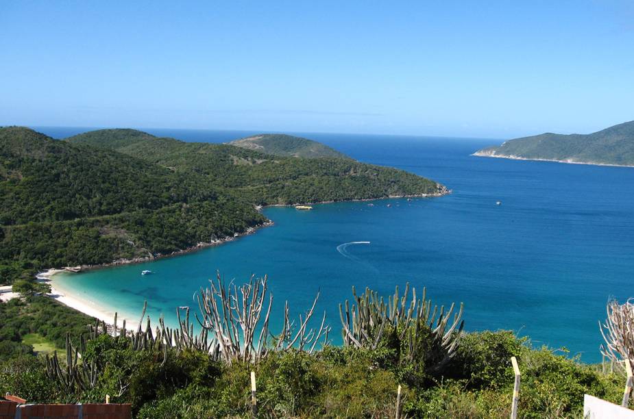O mar da Praia do Forno, em Arraial do Cabo (RJ), é um bom ponto de mergulho na cidade O mar da Praia do Forno, em Arraial do Cabo (RJ), é um bom ponto de mergulho na cidade