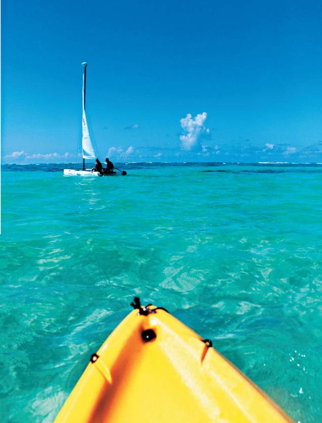 Passeios de caiaque e de hobie cat na frente do hotel Majestic Elegance Passeios de caiaque e de hobie cat na frente do hotel Majestic Elegance