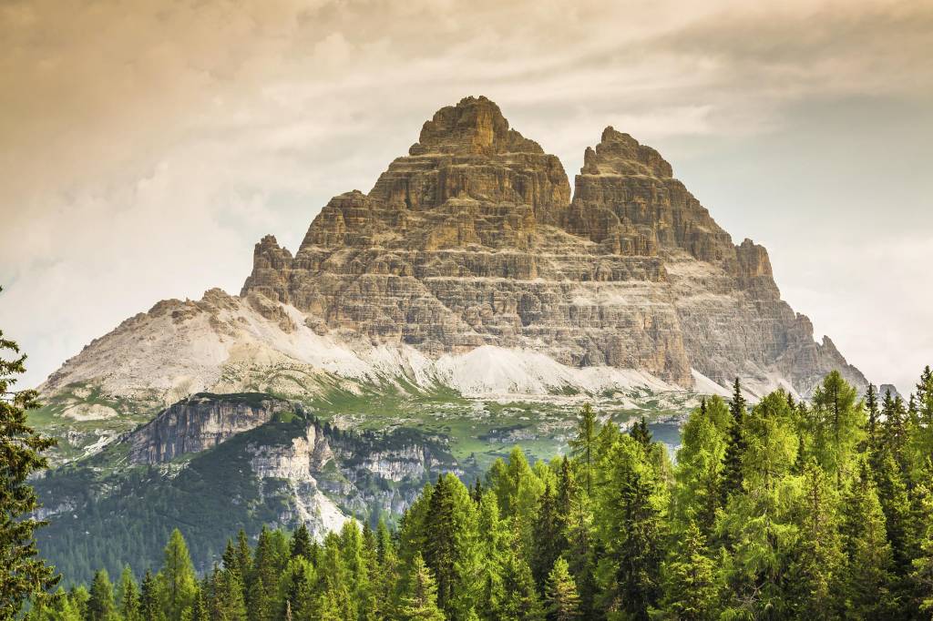 Destino de esqui – Cortina D’Ampezzo, na Itália Destino de esqui - Cortina D'Ampezzo, na Itália