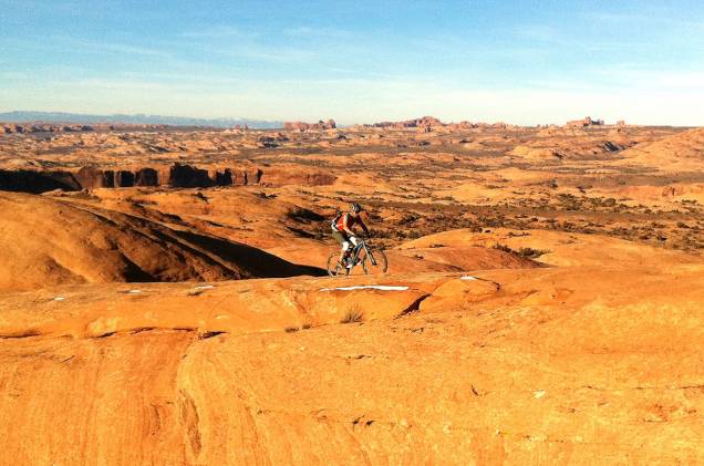<strong>Utah, <a href="https://viajeaqui.abril.com.br/paises/estados-unidos" target="_blank" rel="noopener">Estados Unidos</a></strong> O Estado é considerado a Meca do mountain bike e possui diversas trilhas, com níveis de dificuldade diferentes. O <strong>Parque Estadual Dead Horse</strong> é um dos principais destinos para ciclistas interessados em explorar desfiladeiros e penhascos cor ocre com vista para o rio Colorado. <strong>Utah, <a href="https://viajeaqui.abril.com.br/paises/estados-unidos" target="_blank" rel="noopener">Estados Unidos</a></strong> O Estado é considerado a Meca do mountain bike e possui diversas trilhas, com níveis de dificuldade diferentes. O <strong>Parque Estadual Dead Horse</strong> é um dos principais destinos para ciclistas interessados em explorar desfiladeiros e penhascos cor ocre com vista para o rio Colorado.