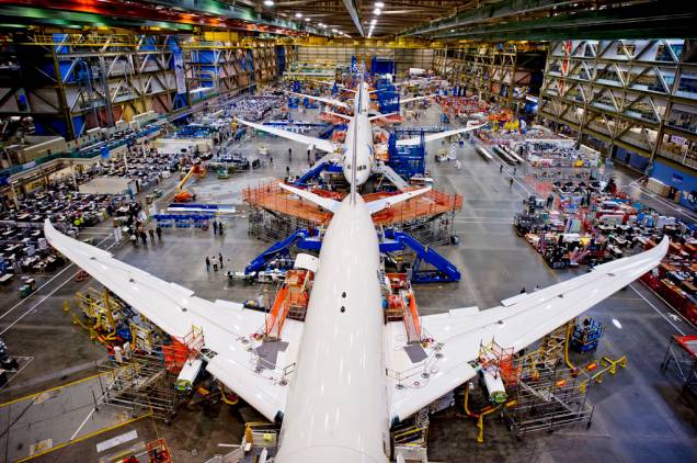 Os aviões são montados na fábrica da Boeing, na cidade de Everett, no estado de Washington, Estados Unidos Os aviões são montados na fábrica da Boeing, na cidade de Everett, no estado de Washington, Estados Unidos