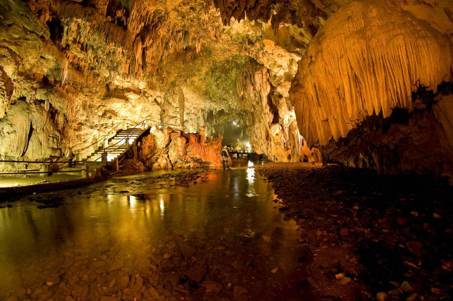 A Gruta da Tapagem, em <a href="https://viajeaqui.abril.com.br/cidades/br-sp-eldorado" rel="Eldorado (SP)" target="_blank">Eldorado (SP)</a>, ficou conhecida popularmente como Caverna do Diabo