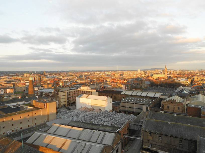 Vista do Gravity Bar, que fica no &uacute;ltimo andar do pr&eacute;dio da  Guinness Storehouse