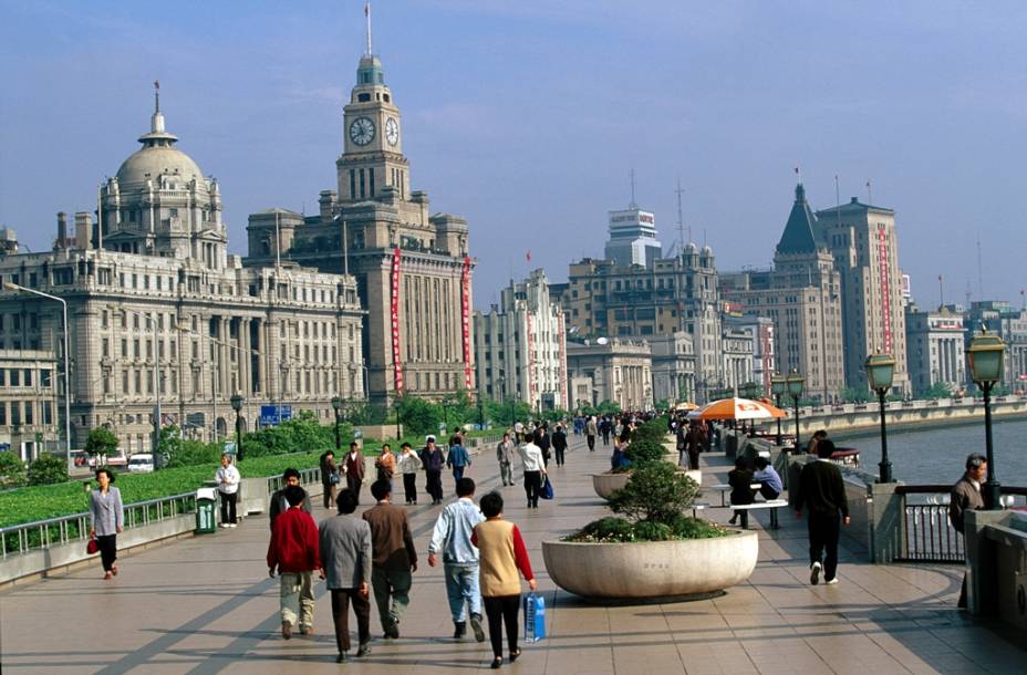 Xangai era uma cidade relativamente internacionalizada na virada para o século 20. Seu movimentado porto e as inúmeras companhias estrangeiras aqui instaladas deram-lhe um aspecto bem ocidentalizado e cosmopolita na área do Bund. Xangai era uma cidade relativamente internacionalizada na virada para o século 20. Seu movimentado porto e as inúmeras companhias estrangeiras aqui instaladas deram-lhe um aspecto bem ocidentalizado e cosmopolita na área do Bund.