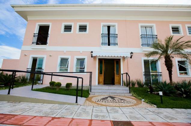 <strong><a href="https://viajeaqui.abril.com.br/estabelecimentos/br-sc-florianopolis-hospedagem-hi-hostel-barra-da-lagoa" rel="Hi Hostel Barra da Lagoa" target="_blank">Hi Hostel Barra da Lagoa</a>, em <a href="https://viajeaqui.abril.com.br/cidades/br-sc-florianopolis" rel="Florianópolis" target="_blank">Florianópolis</a> (<a href="https://viajeaqui.abril.com.br/estados/br-santa-catarina" rel="SC" target="_blank">SC</a>)</strong> Pertinho de uma comunidade de pescadores da Barra da Lagoa, o hostel tem uma atmosfera de tranquilidade. Cozinha para hóspedes e estacionamento são algumas das facilidades. <a href="https://www.booking.com/hotel/br/barra-da-lagoa-hostel.pt-br.html?aid=332455&label=viagemabril-hostelsdescolados" rel="BOOKING.COM: veja os preços e faça sua reserva no Hi Hostel Barra da Lagoa" target="_blank">BOOKING.COM: veja os preços e faça sua reserva no Hi Hostel Barra da Lagoa</a> <strong><a href="https://viajeaqui.abril.com.br/estabelecimentos/br-sc-florianopolis-hospedagem-hi-hostel-barra-da-lagoa" rel="Hi Hostel Barra da Lagoa" target="_blank">Hi Hostel Barra da Lagoa</a>, em <a href="https://viajeaqui.abril.com.br/cidades/br-sc-florianopolis" rel="Florianópolis" target="_blank">Florianópolis</a> (<a href="https://viajeaqui.abril.com.br/estados/br-santa-catarina" rel="SC" target="_blank">SC</a>)</strong> Pertinho de uma comunidade de pescadores da Barra da Lagoa, o hostel tem uma atmosfera de tranquilidade. Cozinha para hóspedes e estacionamento são algumas das facilidades. <a href="https://www.booking.com/hotel/br/barra-da-lagoa-hostel.pt-br.html?aid=332455&label=viagemabril-hostelsdescolados" rel="BOOKING.COM: veja os preços e faça sua reserva no Hi Hostel Barra da Lagoa" target="_blank">BOOKING.COM: veja os preços e faça sua reserva no Hi Hostel Barra da Lagoa</a>