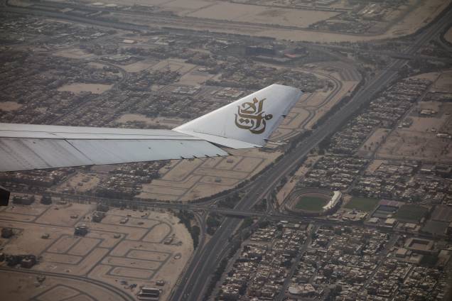 O trecho mais longo da aviação comercial, com <strong>14193 km</strong>, é a viagem entre <strong>Auckland e</strong> <strong>Dubai,</strong> pela Emirates O trecho mais longo da aviação comercial, com <strong>14193 km</strong>, é a viagem entre <strong>Auckland e</strong> <strong>Dubai,</strong> pela Emirates