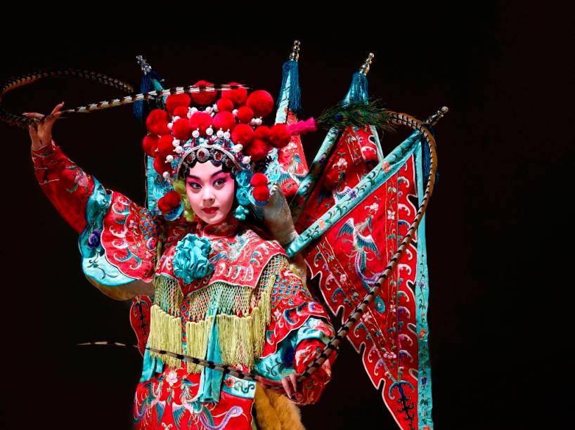 A ópera de Pequim, uma das mais significativas e poderosas manifestações artísticas da China, é uma mistura de dança, música e dramatizações desenvolvidas a partir do século 18 A ópera de Pequim, uma das mais significativas e poderosas manifestações artísticas da China, é uma mistura de dança, música e dramatizações desenvolvidas a partir do século 18