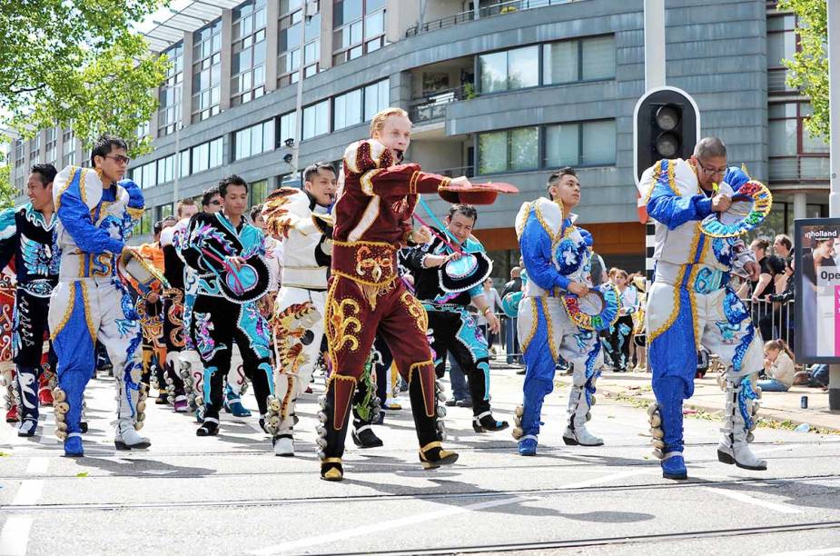 <strong>Roterdã Unlimited </strong>    O festival cultural acontece em julho a partir do dia 18 e vai até o dia 20. O desfile do Carnaval de Verão é uma das atrações. O desfile acontece em meio à batalha dos bumbos, ao desfile de rua e à ‘eleição da rainha’.