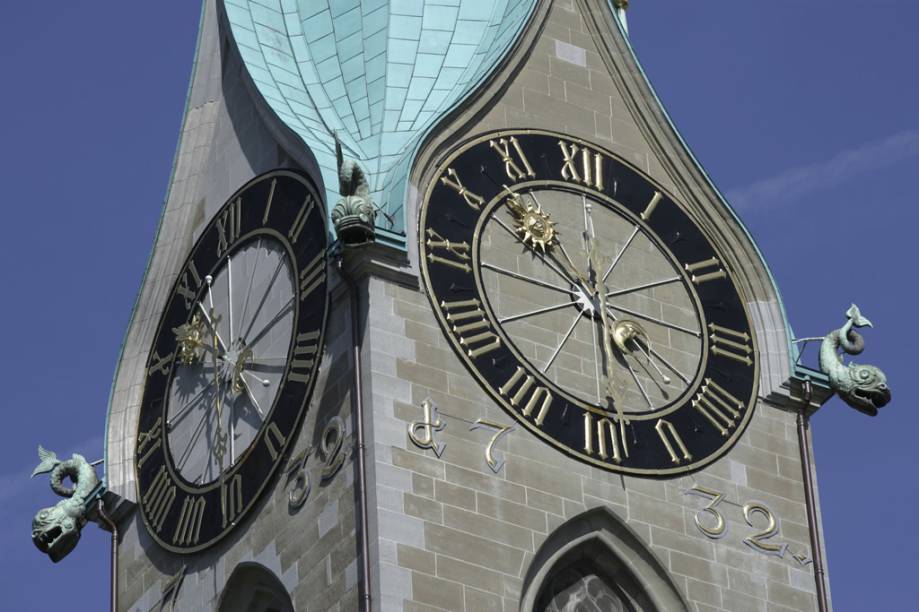 Relógio do campanário da Igreja Fraumünster, em Zurique