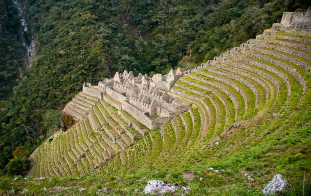 <strong>Wiñay Wayna, Peru</strong> A beleza e a dramaticidade das ruínas de Wiñay Wayna, ao longo da <strong>Trilha Inca</strong>, recompensam o esforço de dias de caminhada pela Cordilheira dos Andes. Debruçada sobre o Vale do Rio Urubamba, no <strong><a href="https://viajeaqui.abril.com.br/paises/peru" rel="Peru" target="_blank">Peru</a></strong>, Wiñay Wayna significa "sempre jovem" em quéchua, o idioma dos incas. Sem dúvida, uma das panorâmicas mais alucinantes no trajeto que leva a <strong><a href="https://viajeaqui.abril.com.br/cidades/peru-machu-picchu" rel="Machu Picchu" target="_blank">Machu Picchu</a></strong> <strong>Wiñay Wayna, Peru</strong> A beleza e a dramaticidade das ruínas de Wiñay Wayna, ao longo da <strong>Trilha Inca</strong>, recompensam o esforço de dias de caminhada pela Cordilheira dos Andes. Debruçada sobre o Vale do Rio Urubamba, no <strong><a href="https://viajeaqui.abril.com.br/paises/peru" rel="Peru" target="_blank">Peru</a></strong>, Wiñay Wayna significa "sempre jovem" em quéchua, o idioma dos incas. Sem dúvida, uma das panorâmicas mais alucinantes no trajeto que leva a <strong><a href="https://viajeaqui.abril.com.br/cidades/peru-machu-picchu" rel="Machu Picchu" target="_blank">Machu Picchu</a></strong>
