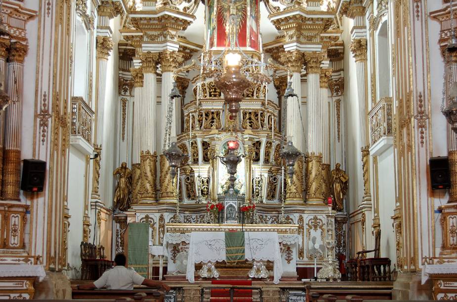 Altar da igreja do Senhor do Bonfim, maior símbolo do sincretismo religioso na Bahia Altar da igreja do Senhor do Bonfim, maior símbolo do sincretismo religioso na Bahia