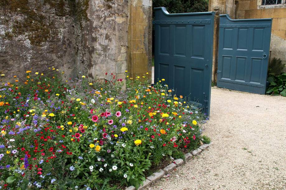 Ao norte de Cotswolds, na cidade de Chipping Campden, o Hidcote Manor Garden foi um dos mais influentes jardins da Inglaterra no século 20. Com diferentes ambientes, o lugar é ideal para um piquenique Ao norte de Cotswolds, na cidade de Chipping Campden, o Hidcote Manor Garden foi um dos mais influentes jardins da Inglaterra no século 20. Com diferentes ambientes, o lugar é ideal para um piquenique