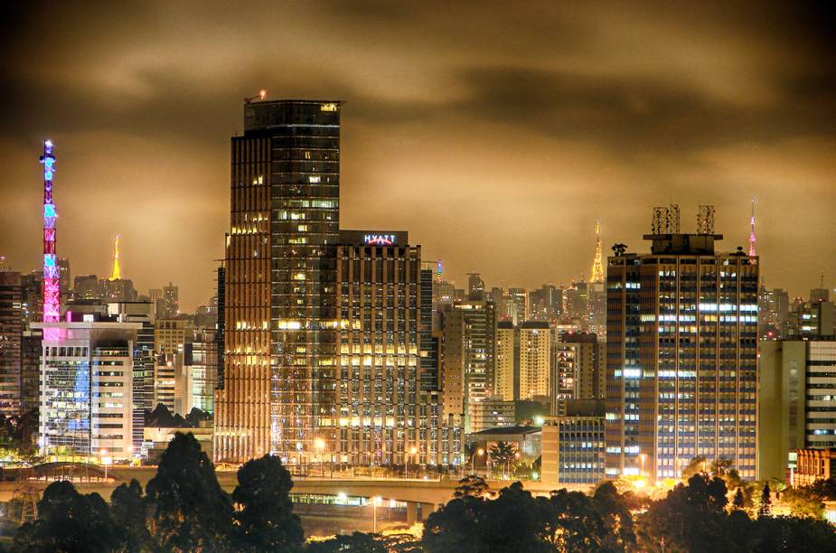 <strong>2. <a href="https://viajeaqui.abril.com.br/cidades/br-sp-sao-paulo" rel="São Paulo" target="_blank">São Paulo</a></strong>É possível passar um ano em <a href="https://viajeaqui.abril.com.br/cidades/br-sp-sao-paulo" rel="São Paulo" target="_blank">São Paulo</a> e não conhecer todos os passeios e peculiaridades que a cidade dispõe. Mas, com um roteiro bem planejado, consegue-se explorar bem os principais pontos da cidade em um final de semana. Conhecer ícones do centro da cidade como o <a href="https://viajeaqui.abril.com.br/estabelecimentos/br-sp-sao-paulo-atracao-pateo-do-collegio" rel="Patteo do Collegio" target="_blank">Patteo do Collegio</a>, <a href="https://viajeaqui.abril.com.br/estabelecimentos/br-sp-sao-paulo-atracao-mercado-municipal-paulistano" rel="Mercado Municipal " target="_blank">Mercado Municipal </a>e <a href="https://viajeaqui.abril.com.br/estabelecimentos/br-sp-sao-paulo-atracao-estacao-da-luz" rel="Estação da Luz" target="_blank">Estação da Luz</a>, seguindo para a <a href="https://viajeaqui.abril.com.br/estabelecimentos/br-sp-sao-paulo-atracao-avenida-paulista" rel="Avenida Paulista" target="_blank">Avenida Paulista</a>, são os os principais itens do roteiro.Leia nosso guia de <a href="https://viajeaqui.abril.com.br/materias/48-horas-em-sao-paulo" rel="48 horas em São Paulo" target="_blank"><strong>48 horas em São Paulo</strong></a> para mais informações <strong>2. <a href="https://viajeaqui.abril.com.br/cidades/br-sp-sao-paulo" rel="São Paulo" target="_blank">São Paulo</a></strong>É possível passar um ano em <a href="https://viajeaqui.abril.com.br/cidades/br-sp-sao-paulo" rel="São Paulo" target="_blank">São Paulo</a> e não conhecer todos os passeios e peculiaridades que a cidade dispõe. Mas, com um roteiro bem planejado, consegue-se explorar bem os principais pontos da cidade em um final de semana. Conhecer ícones do centro da cidade como o <a href="https://viajeaqui.abril.com.br/estabelecimentos/br-sp-sao-paulo-atracao-pateo-do-collegio" rel="Patteo do Collegio" target="_blank">Patteo do Collegio</a>, <a href="https://viajeaqui.abril.com.br/estabelecimentos/br-sp-sao-paulo-atracao-mercado-municipal-paulistano" rel="Mercado Municipal " target="_blank">Mercado Municipal </a>e <a href="https://viajeaqui.abril.com.br/estabelecimentos/br-sp-sao-paulo-atracao-estacao-da-luz" rel="Estação da Luz" target="_blank">Estação da Luz</a>, seguindo para a <a href="https://viajeaqui.abril.com.br/estabelecimentos/br-sp-sao-paulo-atracao-avenida-paulista" rel="Avenida Paulista" target="_blank">Avenida Paulista</a>, são os os principais itens do roteiro.Leia nosso guia de <a href="https://viajeaqui.abril.com.br/materias/48-horas-em-sao-paulo" rel="48 horas em São Paulo" target="_blank"><strong>48 horas em São Paulo</strong></a> para mais informações