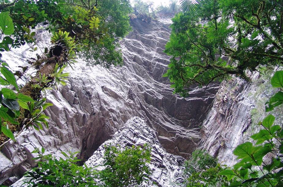 <strong><a href="https://viajeaqui.abril.com.br/cidades/br-sp-iporanga" rel="Iporanga" target="_blank">Iporanga</a>, <a href="https://viajeaqui.abril.com.br/paises/brasil" rel="Brasil" target="_blank">Brasil</a></strong>Para os ciclistas com mais tempo e energia disponíveis, a sugestão é uma trilha de 30 quilômetros às margens do Rio Betari. No caminho, o turista pode conhecer a caverna Santana, do Couto, o Morro Preto e a Cachoeira Sem Fim. Como o terreno é irregular, bom condicionamento físico é essencial. O melhor período para visitar o PETAR é entre os meses de abril e novembro. <strong><a href="https://viajeaqui.abril.com.br/cidades/br-sp-iporanga" rel="Iporanga" target="_blank">Iporanga</a>, <a href="https://viajeaqui.abril.com.br/paises/brasil" rel="Brasil" target="_blank">Brasil</a></strong>Para os ciclistas com mais tempo e energia disponíveis, a sugestão é uma trilha de 30 quilômetros às margens do Rio Betari. No caminho, o turista pode conhecer a caverna Santana, do Couto, o Morro Preto e a Cachoeira Sem Fim. Como o terreno é irregular, bom condicionamento físico é essencial. O melhor período para visitar o PETAR é entre os meses de abril e novembro.