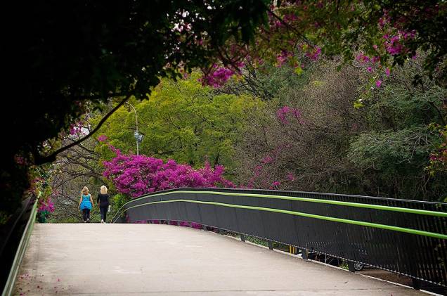 <strong>4. <a href="https://viajeaqui.abril.com.br/cidades/br-rs-porto-alegre" rel="Porto Alegre " target="_blank">Porto Alegre </a></strong>No final de semana do Dia dos Pais, o frio ainda deve fazer parte da atmosfera da cidade. Aproveite o final de semana como um gaúcho. Vale a pena visitar a <a href="https://viajeaqui.abril.com.br/estabelecimentos/br-rs-porto-alegre-atracao-fundacao-ibere-camargo" rel="Fundação Iberê Camargo" target="_blank">Fundação Iberê Camargo</a>, o <a href="https://viajeaqui.abril.com.br/estabelecimentos/br-rs-porto-alegre-atracao-memorial-do-rio-grande-do-sul" rel="Memorial do Rio Grande do Sul" target="_blank">Memorial do Rio Grande do Sul</a> e o clássico <a href="https://viajeaqui.abril.com.br/estabelecimentos/br-rs-porto-alegre-atracao-parcao-moinhos-de-vento" rel="Parcão" target="_blank">Parcão</a>.Veja uma sugestão de roteiro de <a href="https://viajeaqui.abril.com.br/materias/48-horas-em-porto-alegre" rel="48 horas em Porto Alegre" target="_blank"><strong>48 horas em Porto Alegre</strong></a> <strong>4. <a href="https://viajeaqui.abril.com.br/cidades/br-rs-porto-alegre" rel="Porto Alegre " target="_blank">Porto Alegre </a></strong>No final de semana do Dia dos Pais, o frio ainda deve fazer parte da atmosfera da cidade. Aproveite o final de semana como um gaúcho. Vale a pena visitar a <a href="https://viajeaqui.abril.com.br/estabelecimentos/br-rs-porto-alegre-atracao-fundacao-ibere-camargo" rel="Fundação Iberê Camargo" target="_blank">Fundação Iberê Camargo</a>, o <a href="https://viajeaqui.abril.com.br/estabelecimentos/br-rs-porto-alegre-atracao-memorial-do-rio-grande-do-sul" rel="Memorial do Rio Grande do Sul" target="_blank">Memorial do Rio Grande do Sul</a> e o clássico <a href="https://viajeaqui.abril.com.br/estabelecimentos/br-rs-porto-alegre-atracao-parcao-moinhos-de-vento" rel="Parcão" target="_blank">Parcão</a>.Veja uma sugestão de roteiro de <a href="https://viajeaqui.abril.com.br/materias/48-horas-em-porto-alegre" rel="48 horas em Porto Alegre" target="_blank"><strong>48 horas em Porto Alegre</strong></a>