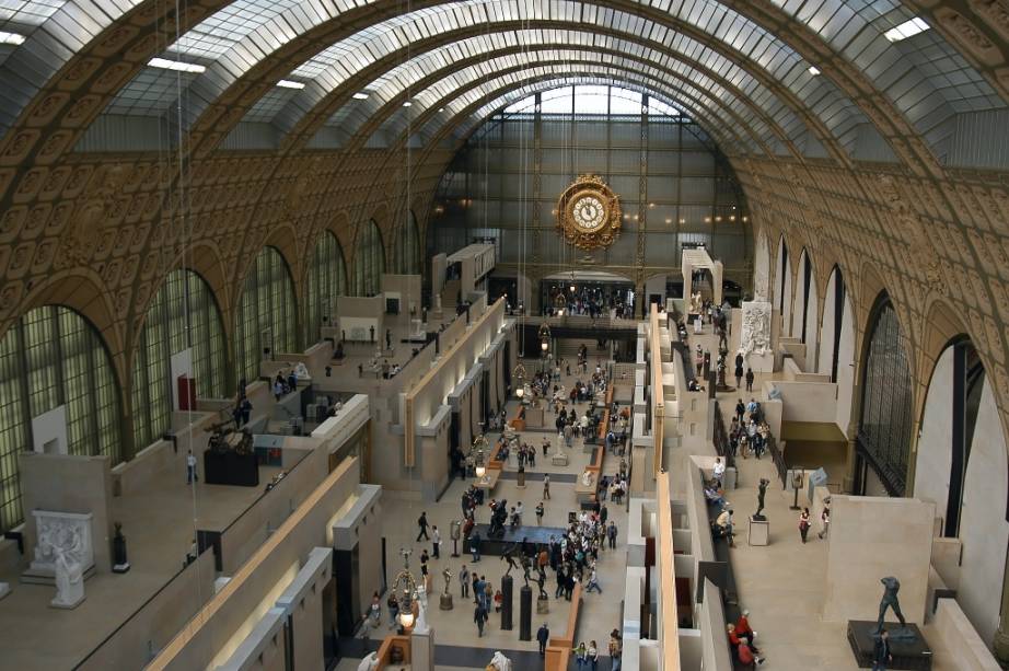 Numa antiga estação ferroviária de Paris, um dos mais charmosos museus do mundo exibe a mais completa coleção de impressionistas do mundo. <strong>Grátis no primeiro domingo do mês </strong><em>(preço regular: € 12).</em> Numa antiga estação ferroviária de Paris, um dos mais charmosos museus do mundo exibe a mais completa coleção de impressionistas do mundo. <strong>Grátis no primeiro domingo do mês </strong><em>(preço regular: € 12).</em>