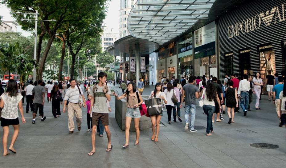 A agitada Orchard Road, com suas lojas de grife A agitada Orchard Road, com suas lojas de grife