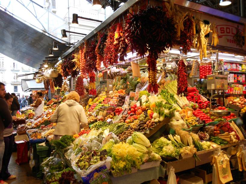 <a href="https://viajeaqui.abril.com.br/estabelecimentos/espanha-barcelona-atracao-mercat-de-la-boqueria" rel="Mercat de la Boqueria" target="_self">Mercat de la Boqueria</a>, para&iacute;so de cores e aromas em <a href="https://viajeaqui.abril.com.br/cidades/espanha-barcelona" rel="Barcelona" target="_self">Barcelona</a>, <a href="https://viajeaqui.abril.com.br/paises/espanha" rel="Espanha" target="_self">Espanha</a>