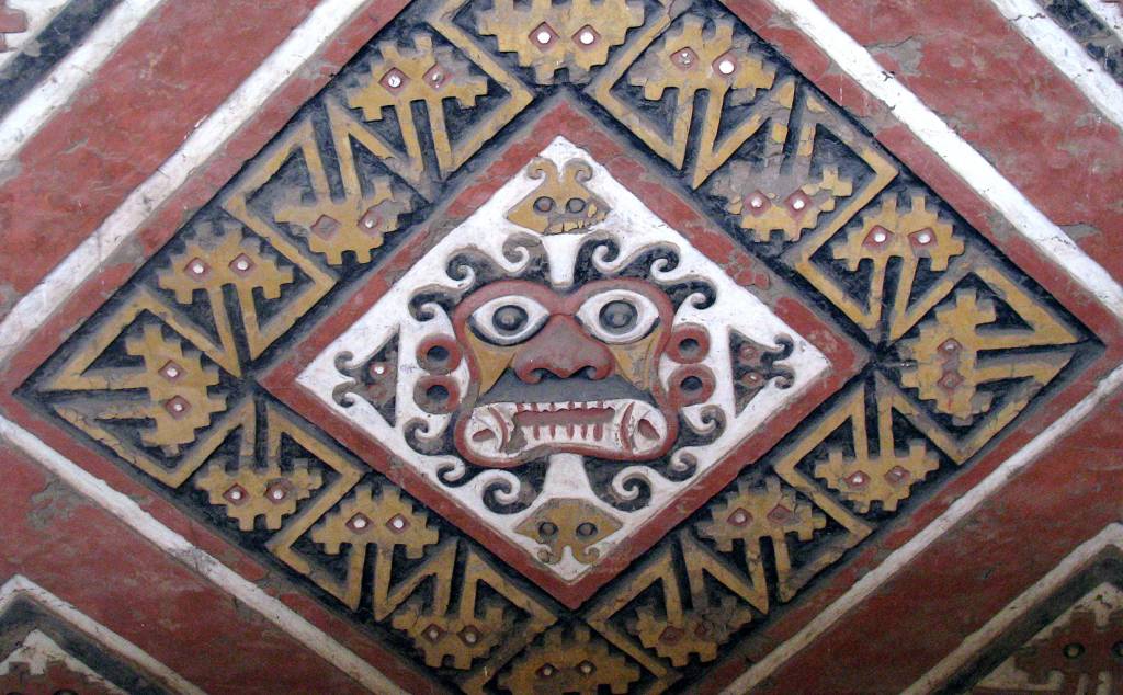 Ai-apaec, o deus que cria e degola na mitologia moche: divindade representada nos muros da Huaca de la Luna, nas imedia&ccedil;&otilde;es de Trujillo