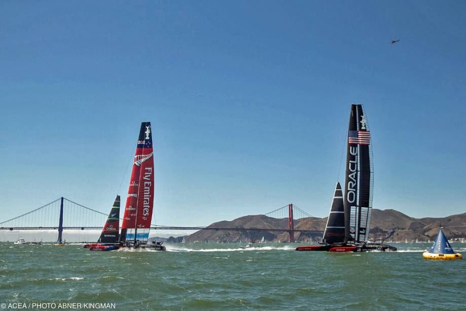 Cada edição da Americas Cup tem suas regras decididas entre o campeão e o "primeiro" desafiante. Tipo de barco, velas, formato de competição e local das regatas, tudo pode mudar de um torneio para outro