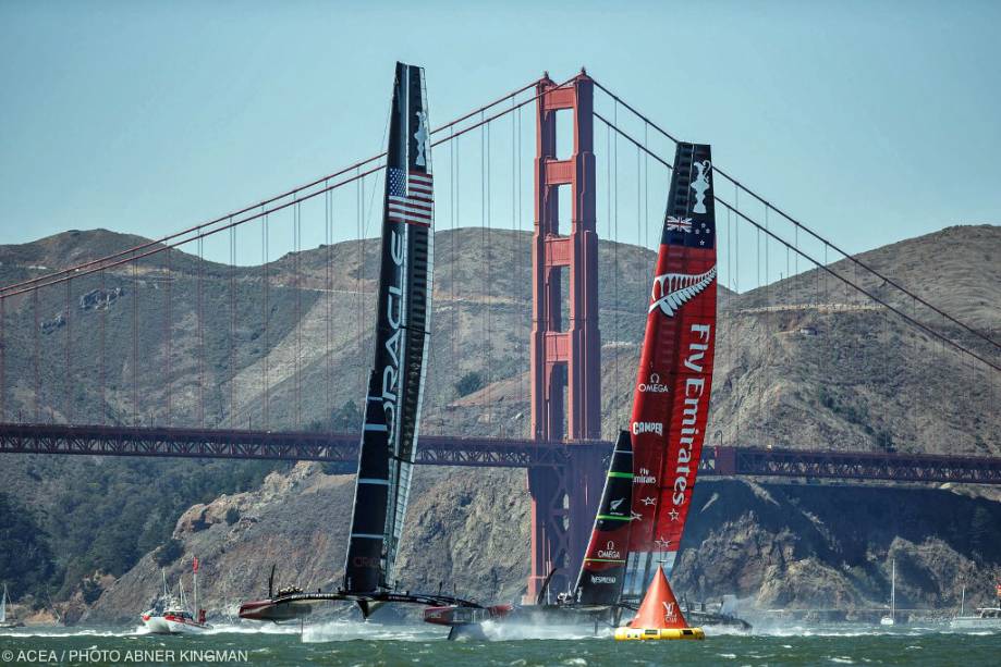 Além dos novos barcos da classe AC72, a Americas Cup já entrou para a história como a primeira a não ser realizada em mar aberto, mas dentro da baía de San Francisco