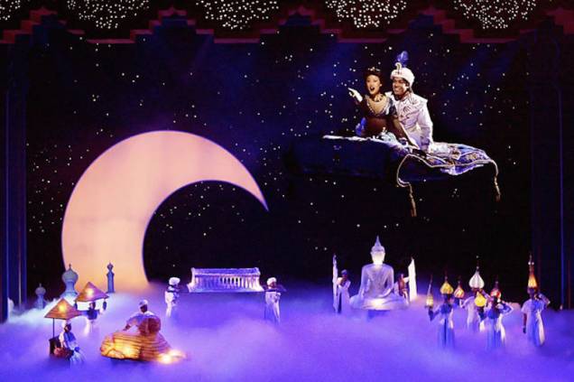 <strong>1. <a href="https://www.aladdinthemusical.com/" rel="Aladdin" target="_blank">Aladdin</a></strong><strong>Preste atenção:</strong> no tapete voador. Ele aparece duas vezes, operado por meio de uma nova (e secreta) tecnologia. Nada de cabos aqui! <strong>1. <a href="https://www.aladdinthemusical.com/" rel="Aladdin" target="_blank">Aladdin</a></strong><strong>Preste atenção:</strong> no tapete voador. Ele aparece duas vezes, operado por meio de uma nova (e secreta) tecnologia. Nada de cabos aqui!