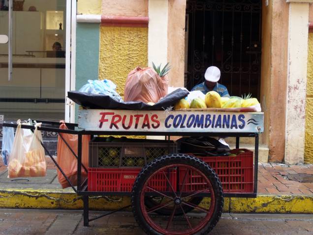 Típico vendedor de frutas nas ruas da aconchegante e bela <a href="https://viajeaqui.abril.com.br/cidades/colombia-cartagena" rel="Cartagena" target="_self">Cartagena</a>, <a href="https://viajeaqui.abril.com.br/paises/colombia" rel="Colômbia" target="_self">Colômbia</a> Típico vendedor de frutas nas ruas da aconchegante e bela <a href="https://viajeaqui.abril.com.br/cidades/colombia-cartagena" rel="Cartagena" target="_self">Cartagena</a>, <a href="https://viajeaqui.abril.com.br/paises/colombia" rel="Colômbia" target="_self">Colômbia</a>