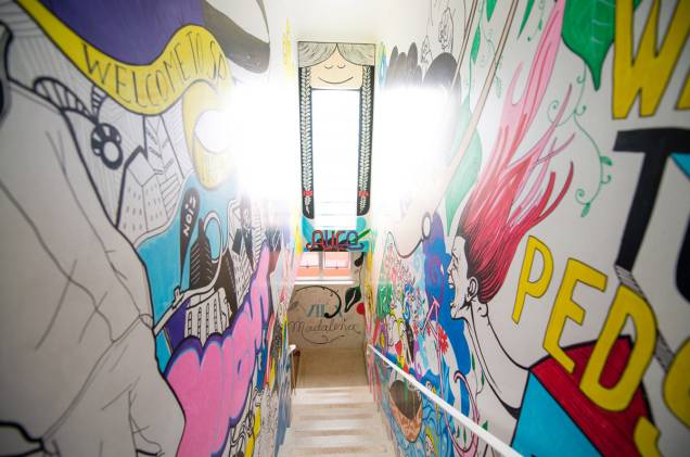 <strong><a href="https://viajeaqui.abril.com.br/estabelecimentos/br-sp-sao-paulo-hospedagem-hostel-alice" rel="Hostel Alice" target="_blank">Hostel Alice</a>, em <a href="https://viajeaqui.abril.com.br/cidades/br-sp-sao-paulo" rel="São Paulo" target="_blank">São Paulo</a> (<a href="https://viajeaqui.abril.com.br/estados/br-sao-paulo" rel="SP" target="_blank">SP</a>)</strong> A uma quadra do metrô Vila Madalena, o hostel fica em uma rua tranquila do bairro e pertinho dos bares mais agitados da região. <strong><a href="https://viajeaqui.abril.com.br/estabelecimentos/br-sp-sao-paulo-hospedagem-hostel-alice" rel="Hostel Alice" target="_blank">Hostel Alice</a>, em <a href="https://viajeaqui.abril.com.br/cidades/br-sp-sao-paulo" rel="São Paulo" target="_blank">São Paulo</a> (<a href="https://viajeaqui.abril.com.br/estados/br-sao-paulo" rel="SP" target="_blank">SP</a>)</strong> A uma quadra do metrô Vila Madalena, o hostel fica em uma rua tranquila do bairro e pertinho dos bares mais agitados da região.
