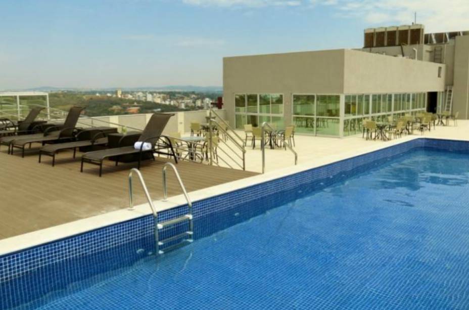 <strong>Allia Grand Hotel Pampulha Suites, em <a href="https://viajeaqui.abril.com.br/cidades/br-mg-belo-horizonte/" rel="Belo Horizonte (MG)" target="_blank">Belo Horizonte (MG)</a></strong>Outro dos hot&eacute;is novos em Pampulha, o Allia tem uma piscina gostosa na cobertuea, com uma vista de matar!