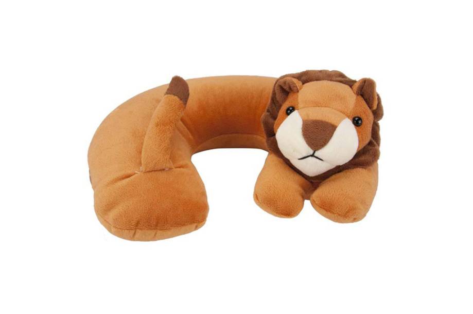 O travesseiro de pescoço é ótimo para viagens longas. Ele apoia a cabeça e garante um sono mais confortável durante viagens de avião, ônibus ou carro. Essa da foto é uma das almofadas de pescoço em forma de bichos da Stradda. O travesseiro de pescoço é ótimo para viagens longas. Ele apoia a cabeça e garante um sono mais confortável durante viagens de avião, ônibus ou carro. Essa da foto é uma das almofadas de pescoço em forma de bichos da Stradda.