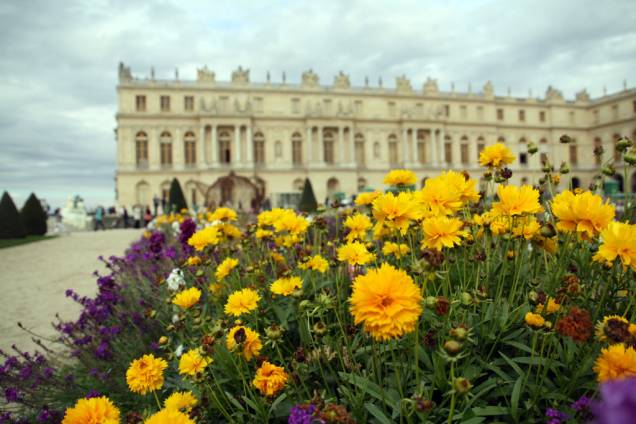 As flores do <a href="https://viajeaqui.abril.com.br/estabelecimentos/franca-arredores-de-paris-atracao-versailles-palacio-de-versalhes" rel="Palácio de Versalhes" target="_self">Palácio de Versalhes</a>, nos <a href="https://viajeaqui.abril.com.br/cidades/franca-arredores-de-paris" rel="arredores de Paris" target="_self">arredores de Paris</a>, <a href="https://viajeaqui.abril.com.br/paises/franca" rel="França" target="_self">França</a> As flores do <a href="https://viajeaqui.abril.com.br/estabelecimentos/franca-arredores-de-paris-atracao-versailles-palacio-de-versalhes" rel="Palácio de Versalhes" target="_self">Palácio de Versalhes</a>, nos <a href="https://viajeaqui.abril.com.br/cidades/franca-arredores-de-paris" rel="arredores de Paris" target="_self">arredores de Paris</a>, <a href="https://viajeaqui.abril.com.br/paises/franca" rel="França" target="_self">França</a>
