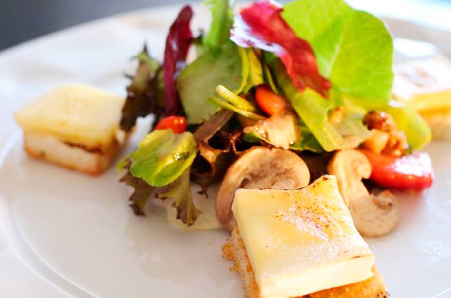 Os prato da chef Ariani Malouf, do <a href="https://viajeaqui.abril.com.br/estabelecimentos/br-mt-cuiaba-restaurante-mahalo" rel="Mahalo" target="_blank">Mahalo</a>, têm misturas criativas e sotaque regional Os prato da chef Ariani Malouf, do <a href="https://viajeaqui.abril.com.br/estabelecimentos/br-mt-cuiaba-restaurante-mahalo" rel="Mahalo" target="_blank">Mahalo</a>, têm misturas criativas e sotaque regional