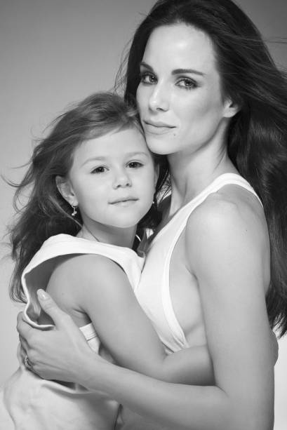 A atriz Ana Furtado e a filha Isabella